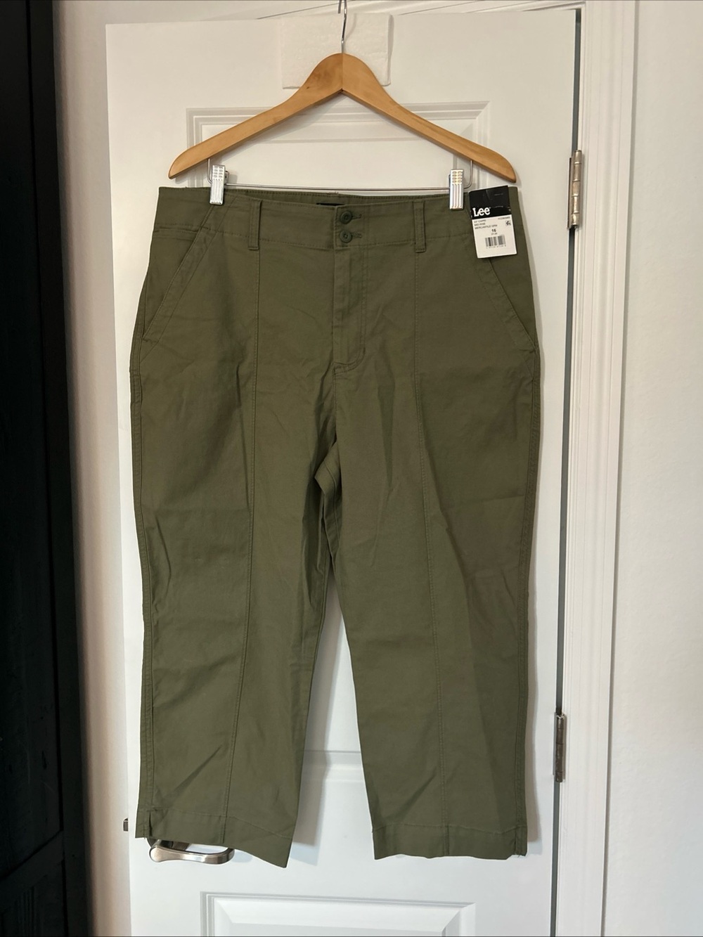 Lee Women's 23” Capri Pant, Size 16-Mercantile Green- NWT- Mid Rise